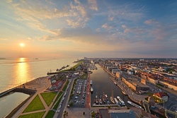 aussicht auf neuen hafen vom atlantic hotel sail city.jpg