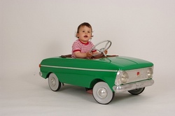 kinder fahren auto.jpg