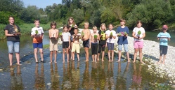 rindenschifferlschnitzen_alle kinder mit schifferl.jpg