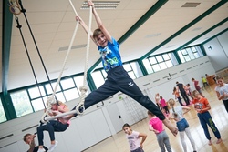 mitmachzirkus tanzefant trapez.jpg