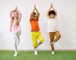 yoga kinder.jpg