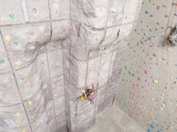 klettern-indoor-mit-seil.jpg