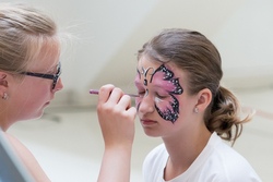 face-painting-2438355_1280.jpg