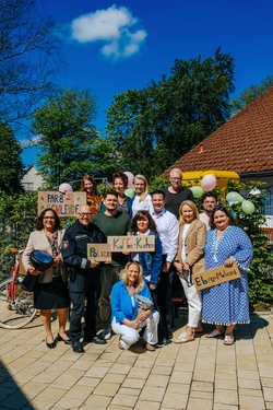tag der nachbarn gruppenbild presse bild stadt bild1 (004).jpg