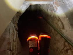 Mit Taschenlampen im St&auml;dtischen Museum Kalkar