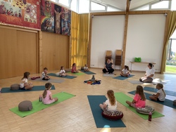 frauenbund salzweg kinderyoga 3-6jährige.jpg