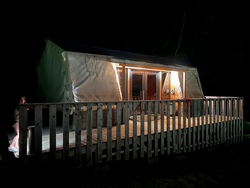 einzelzelt am abend.jpg