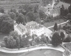 026 schloss mit &Ouml;konomiegeb&auml;ude 1955.jpg